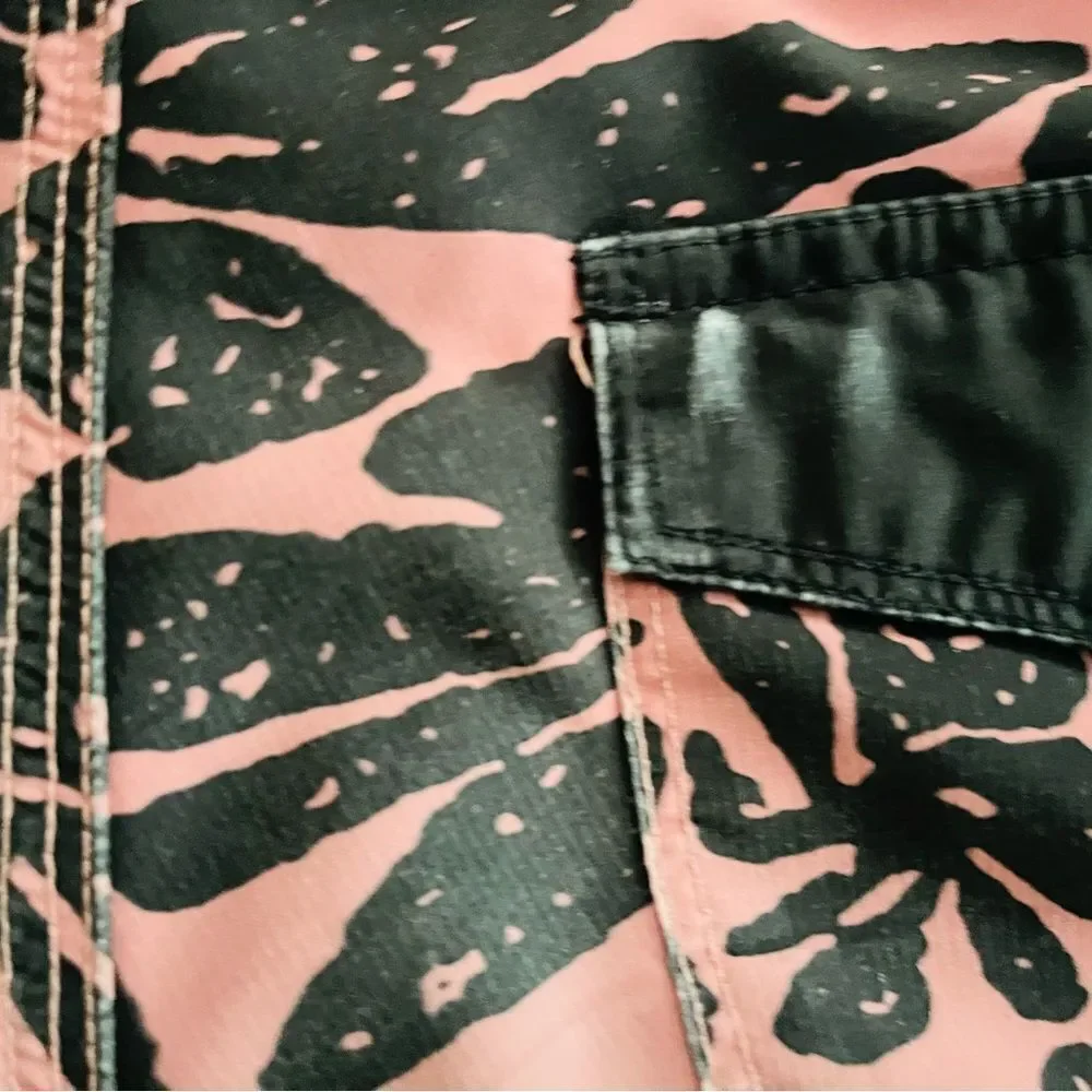 RVCA Men's Va Trunk pink/black size 31.